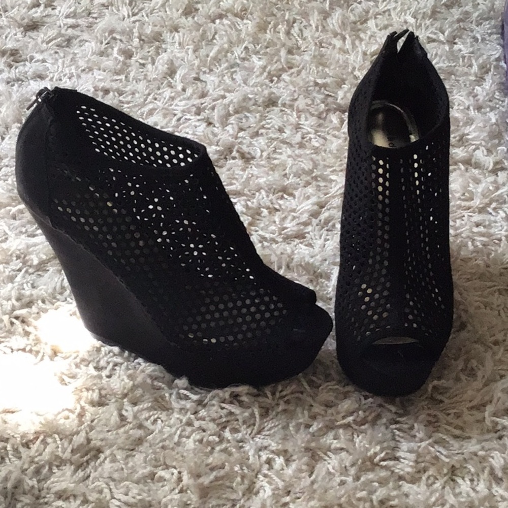 Wedge heels